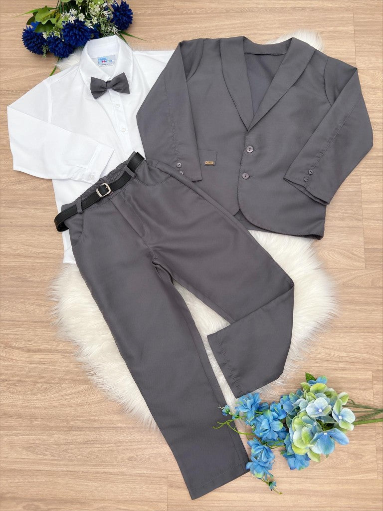 Traje formal con pantalón gris, camisa blanca y corbata