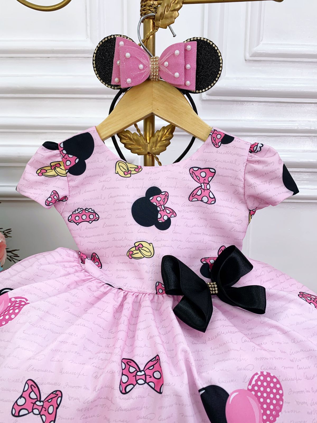 Vestido infantil de Minnie Mouse rosa con broche de lazo de lujo