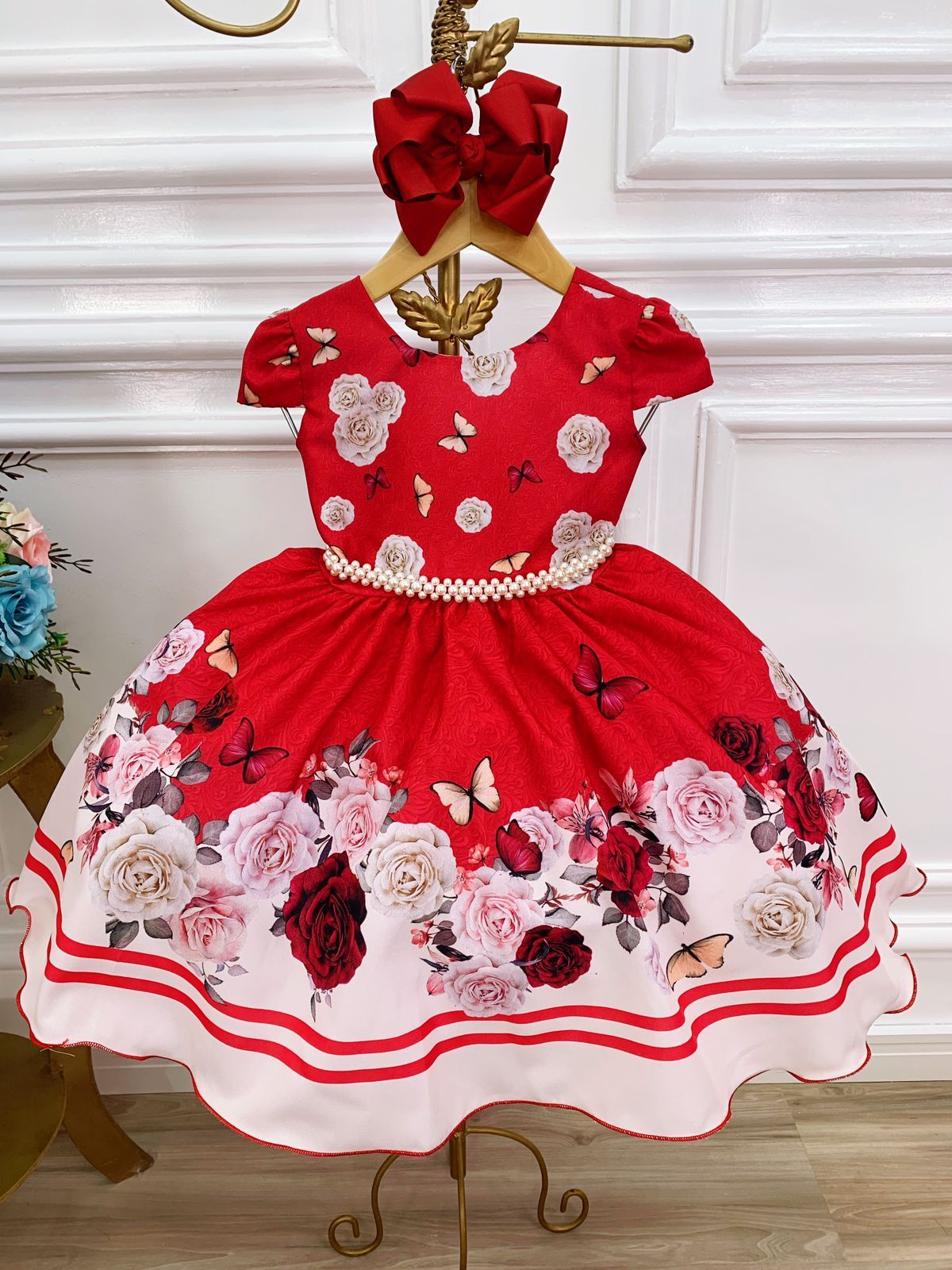 Vestido infantil con perlas del Jardín de Mariposas Rojas