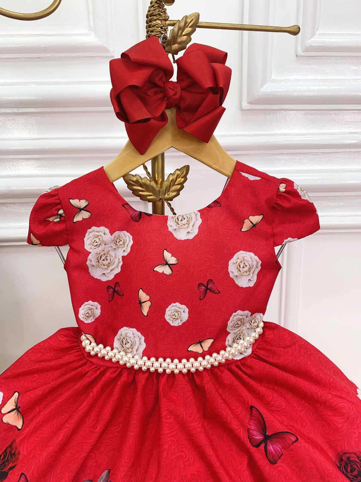 Vestido infantil con perlas del Jardín de Mariposas Rojas