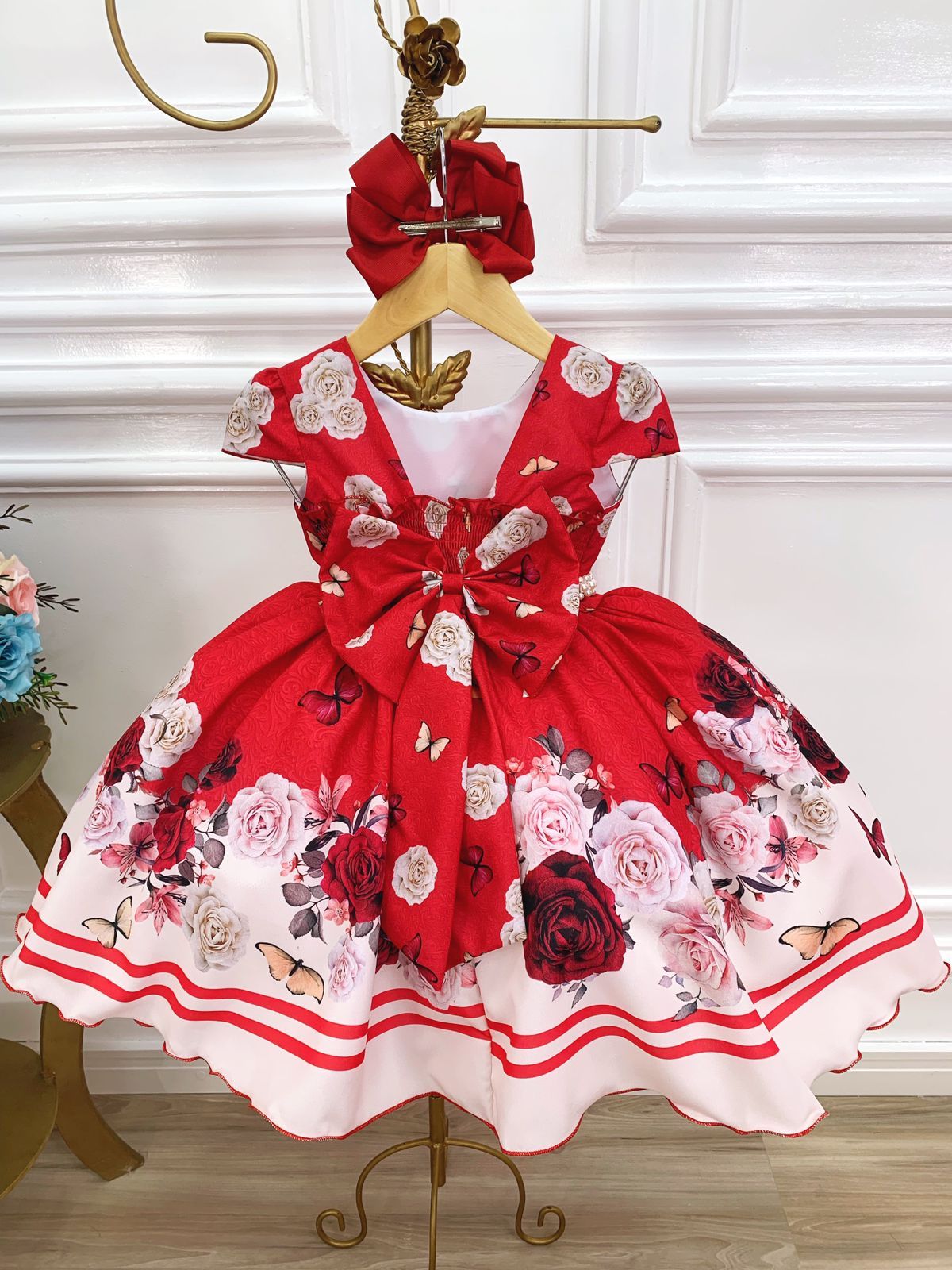 Vestido infantil con perlas del Jardín de Mariposas Rojas