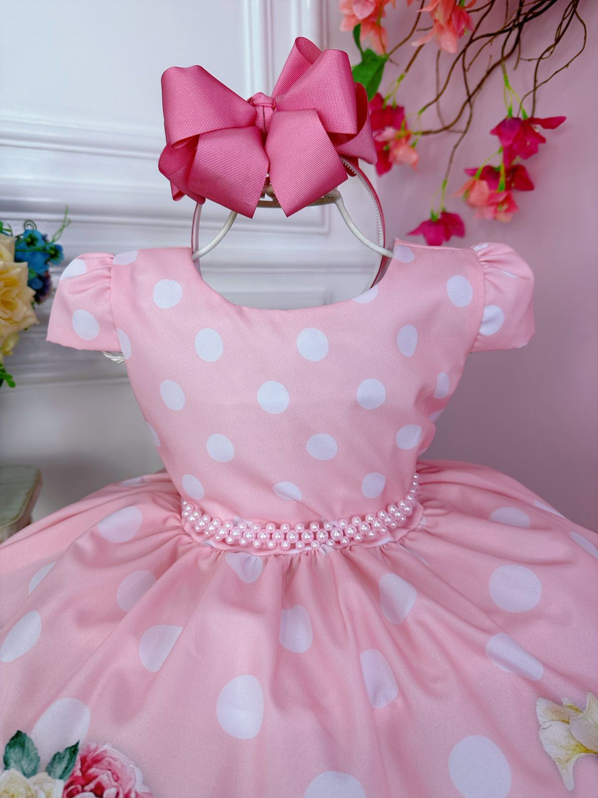 Vestido floral de primavera rosa bebé con cinturón de perlas