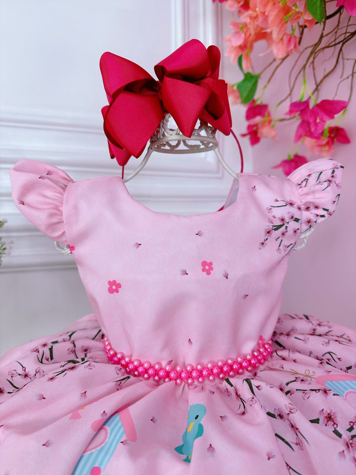 Vestido infantil rosa con cinturón de perlas de Jardín Encantado