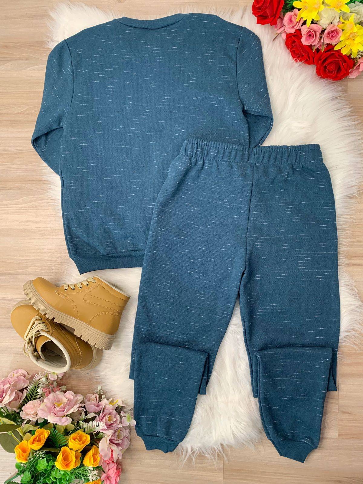 Conjunto de sudadera, blusa y pantalón azul petróleo de Nueva York