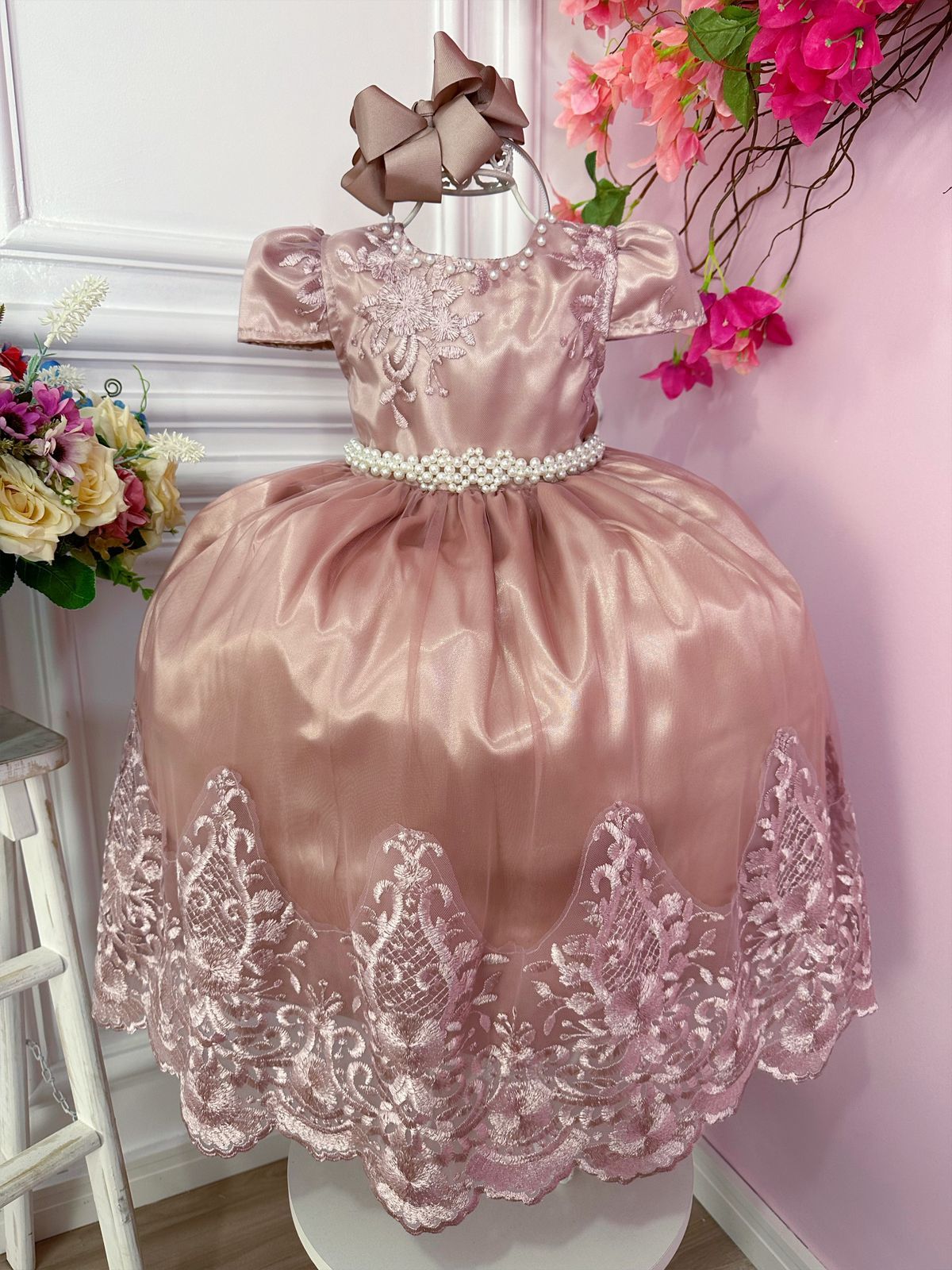 Vestido Infantil Rose C/ a Renda Realeza e Cinto de Pérolas