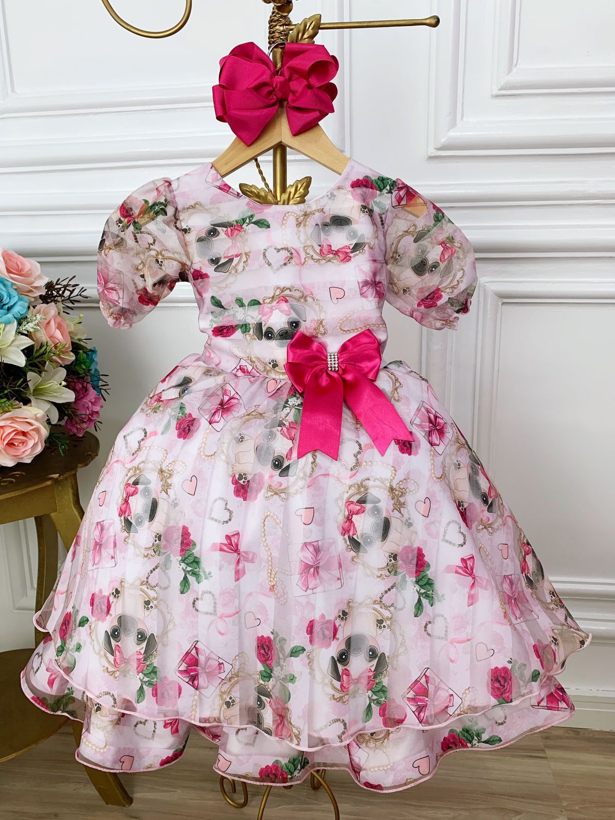 Vestido infantil con lazo y apliques de perrito con flores blancas