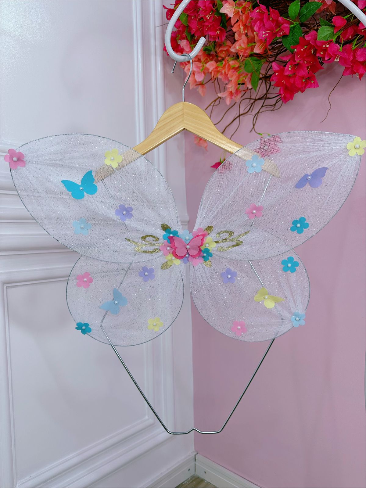 Hada de jardín encantada con alas de mariposa de súper lujo