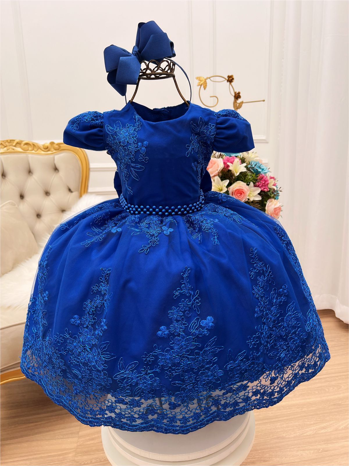 Vestido infantil azul real con encaje real y cinturón de perlas de lujo