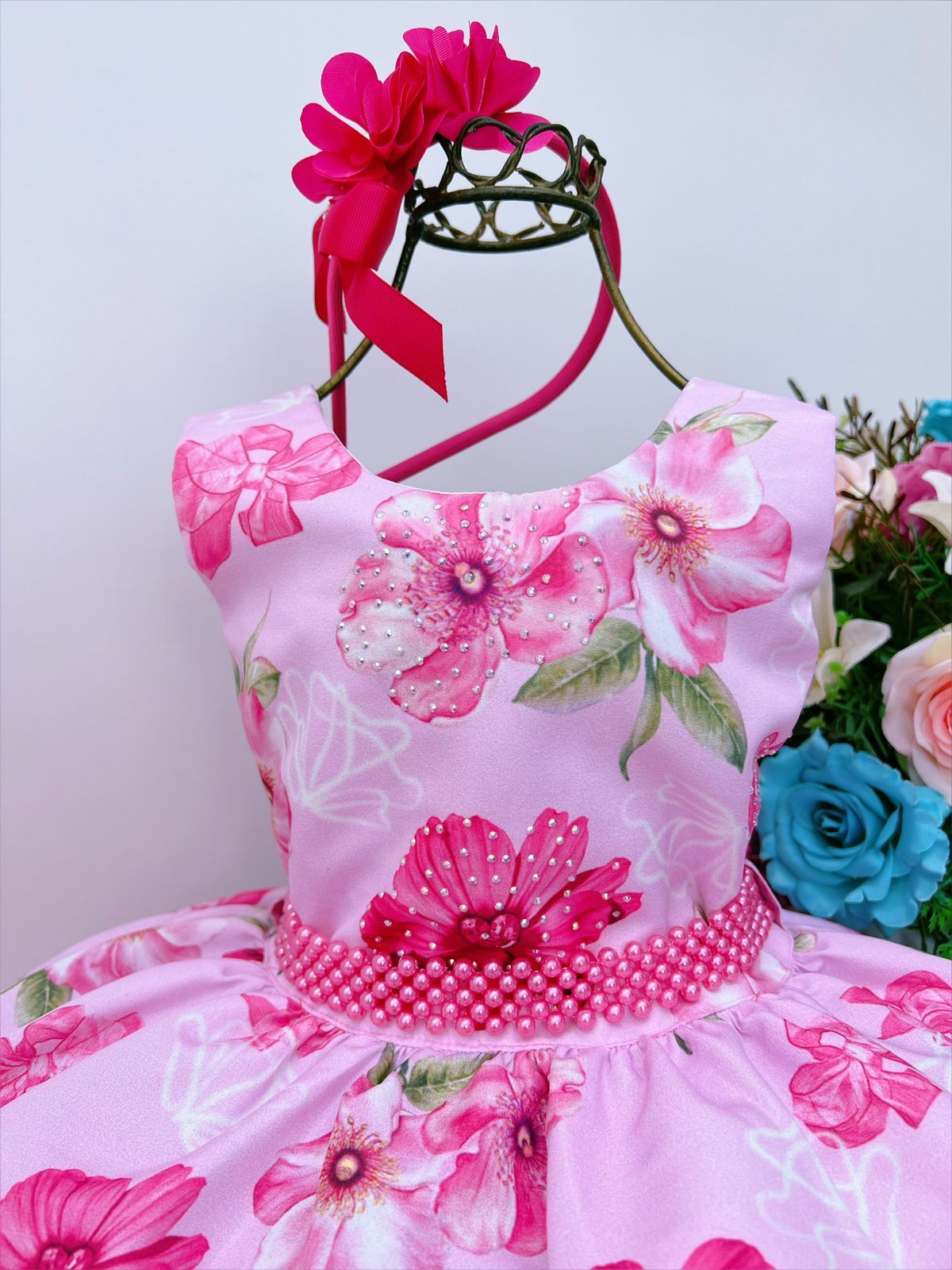 Vestido infantil con flores rosas y diamantes de imitación, perla y tiara