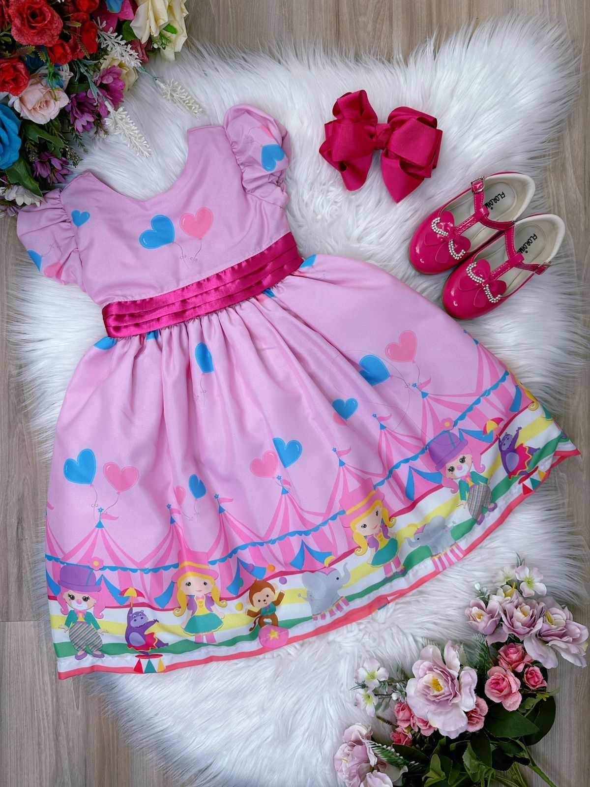 Vestido infantil de lujo con lazo de corazones de circo rosa