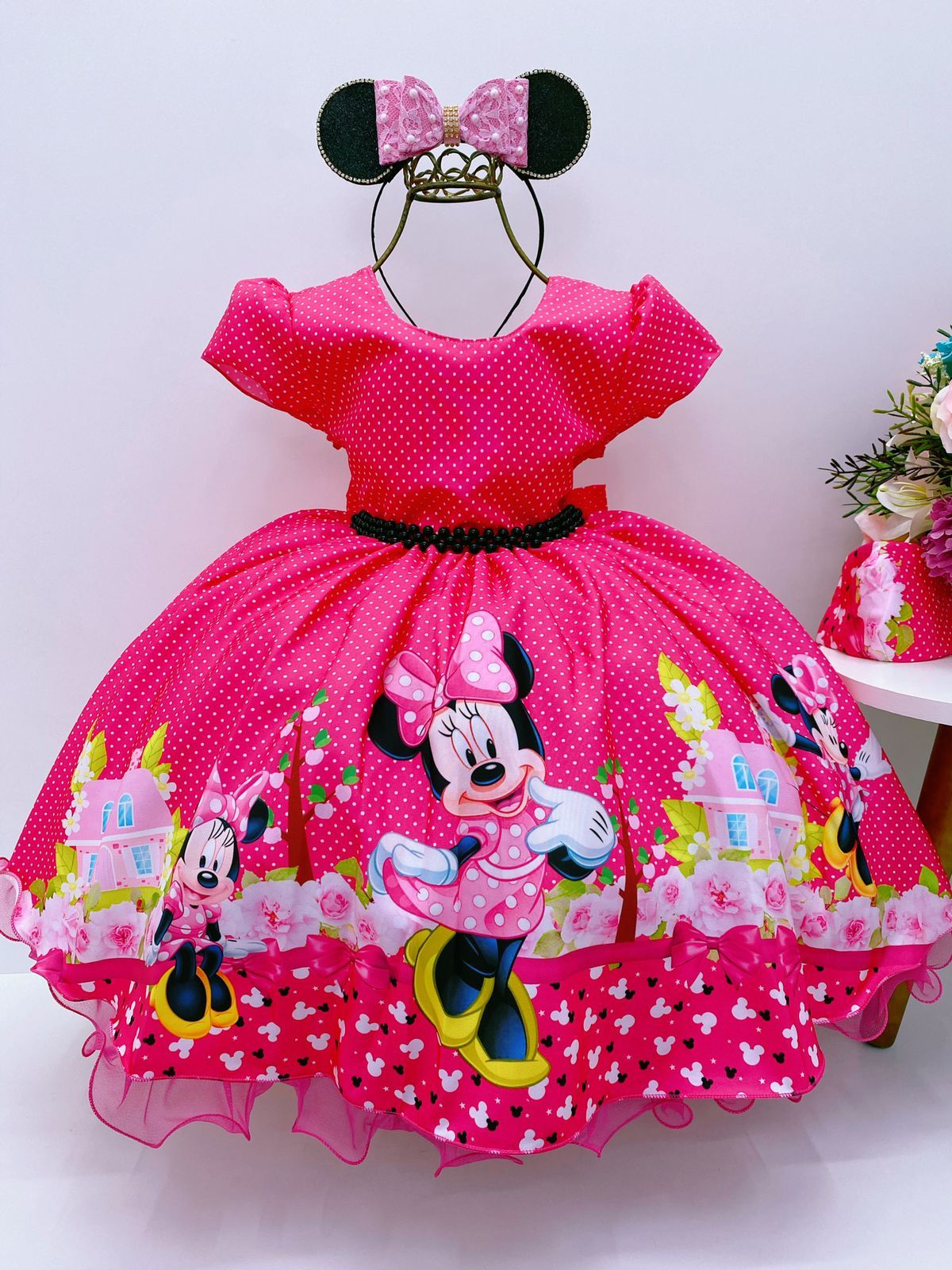 Vestido de Minnie Mouse con lunares rosas y perlas
