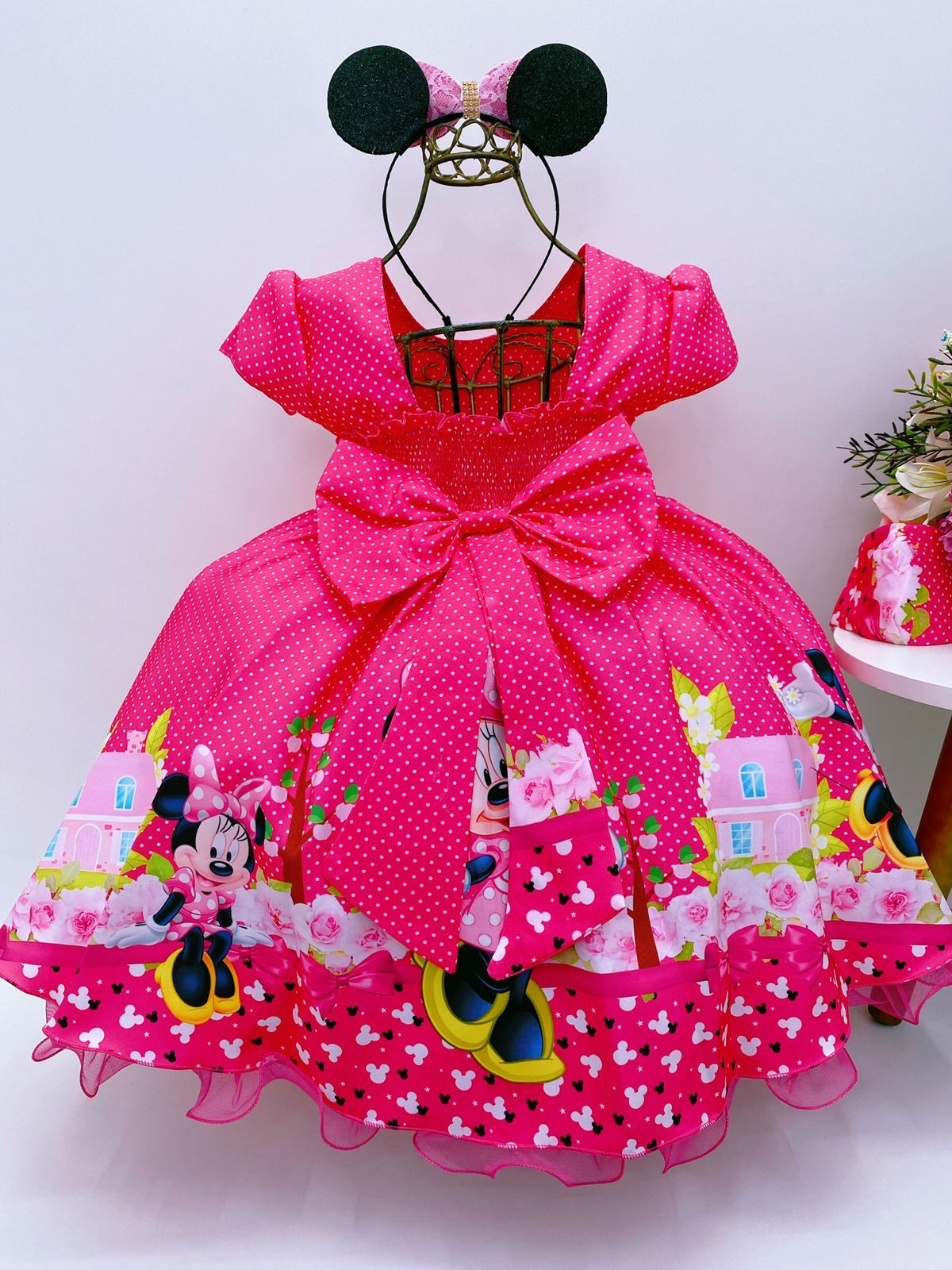 Vestido de Minnie Mouse con lunares rosas y perlas