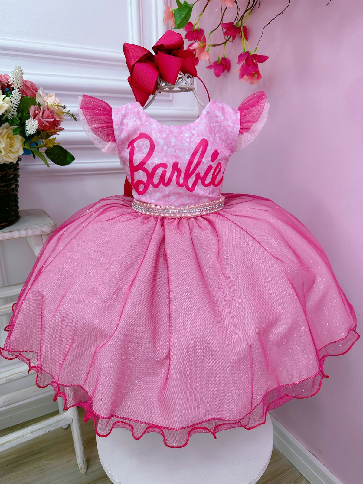 Lujoso vestido brillante con volantes rosas de Barbie
