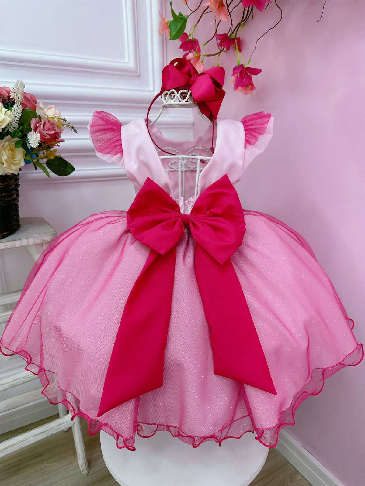 Lujoso vestido brillante con volantes rosas de Barbie