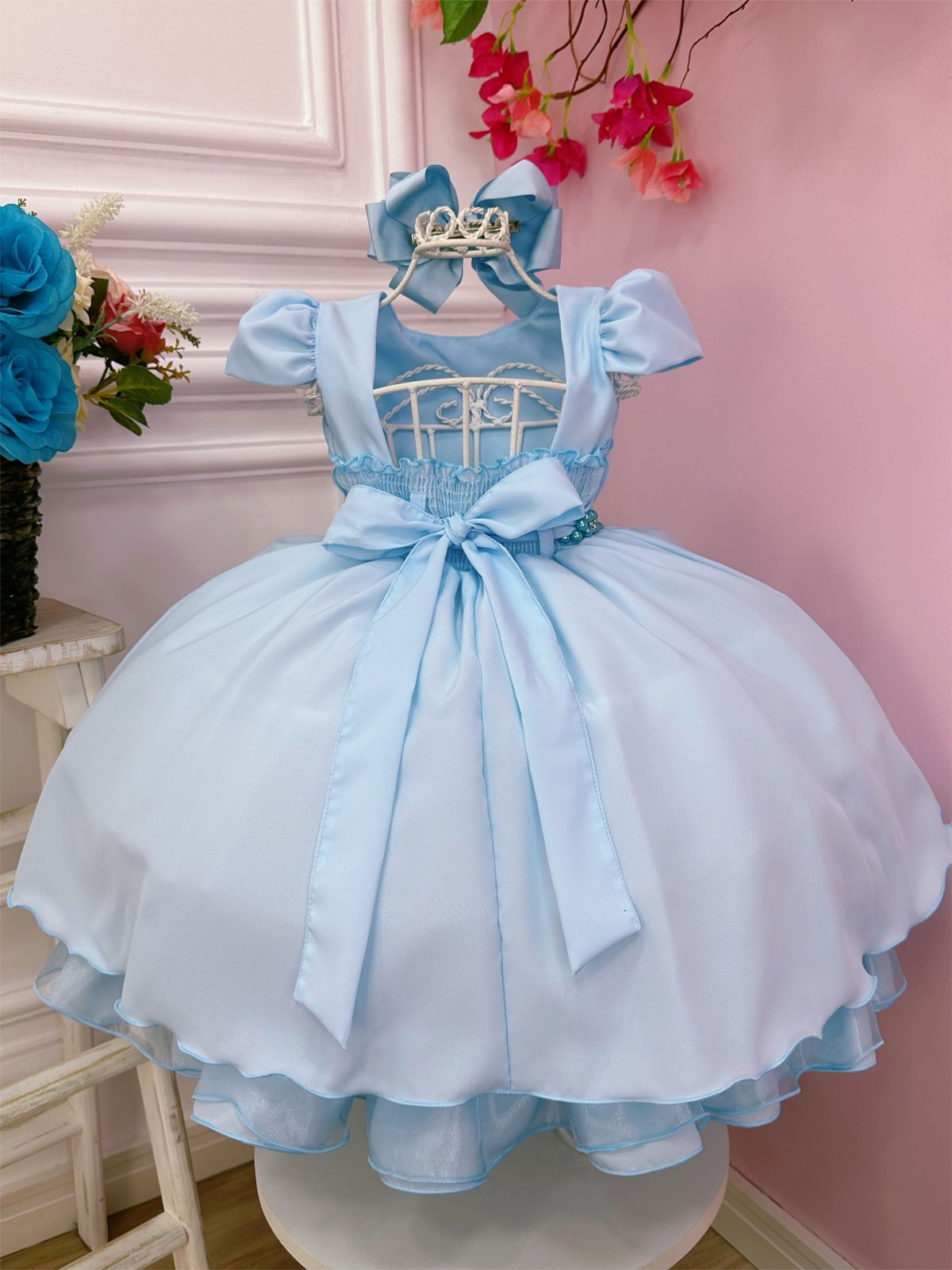 Vestido infantil azul bebé con pecho acanalado y cinturón de perlas