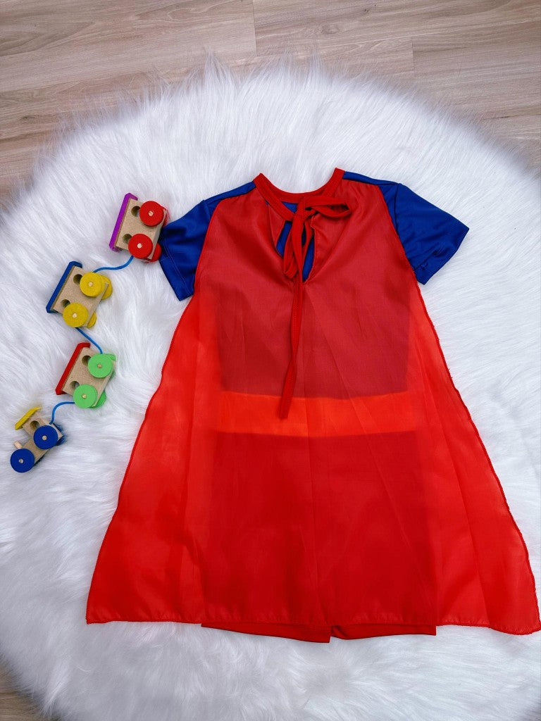 Disfraz infantil azul y rojo con capa