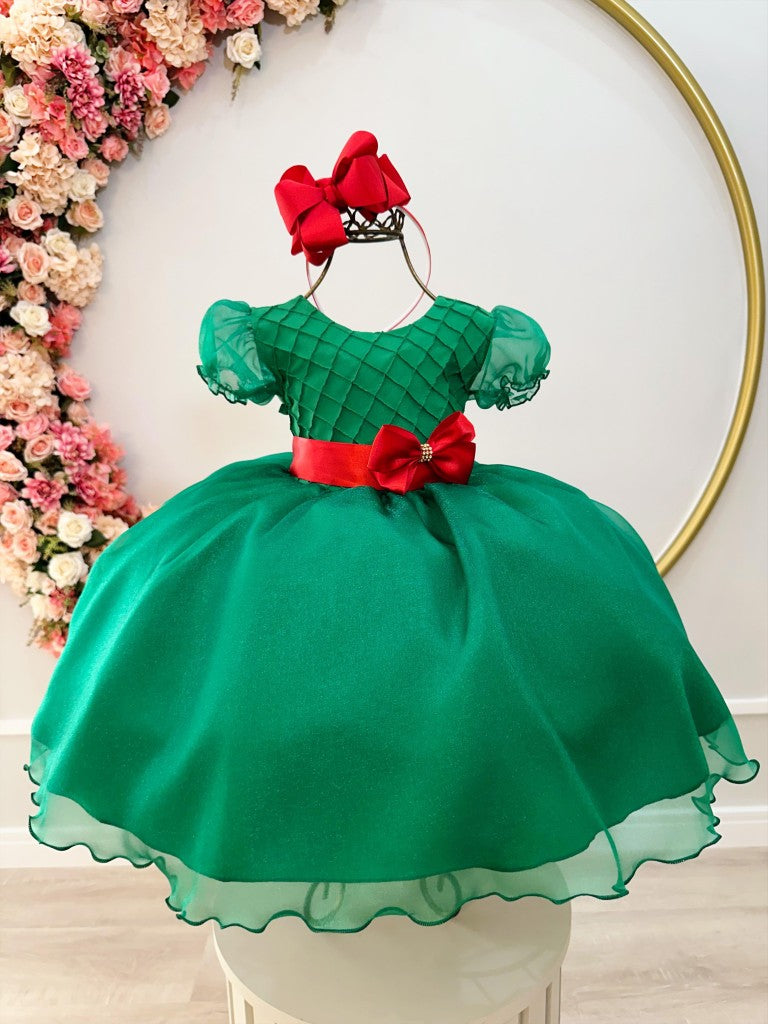 Vestido infantil verde con busto plisado y broche de fiesta navideña