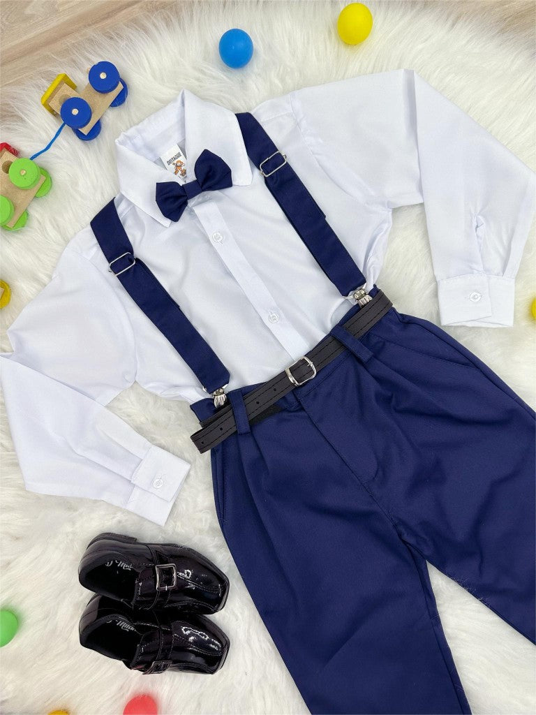 Conjunto formal azul marino con pantalón, corbata y tirantes. Camisa blanca.