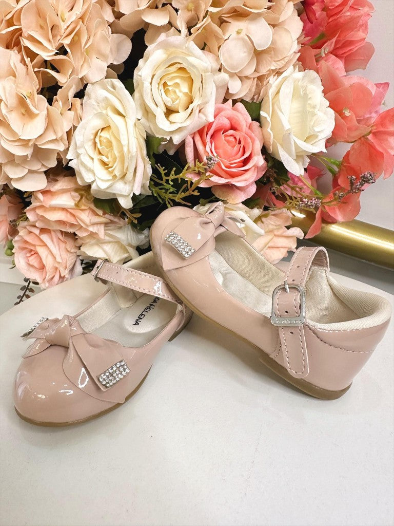 Zapatos de salón de charol color piel con lazo y aplique de diamantes de imitación