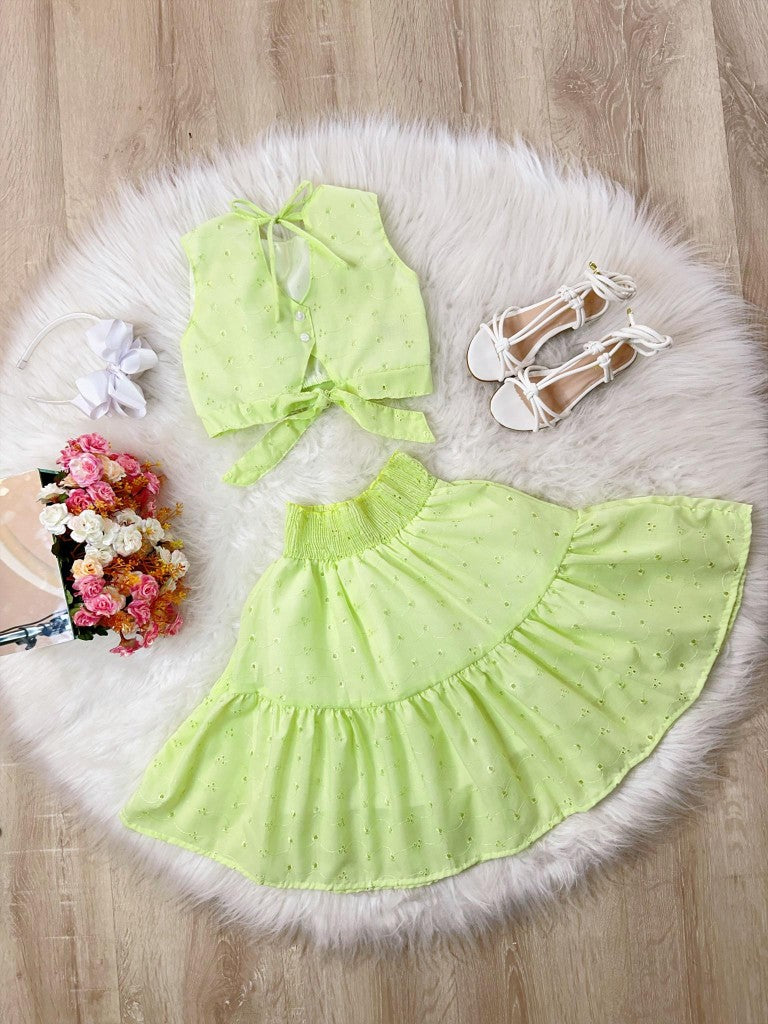 Conjunto de top corto verde lima y falda a media pierna para niña con bordado de lujo