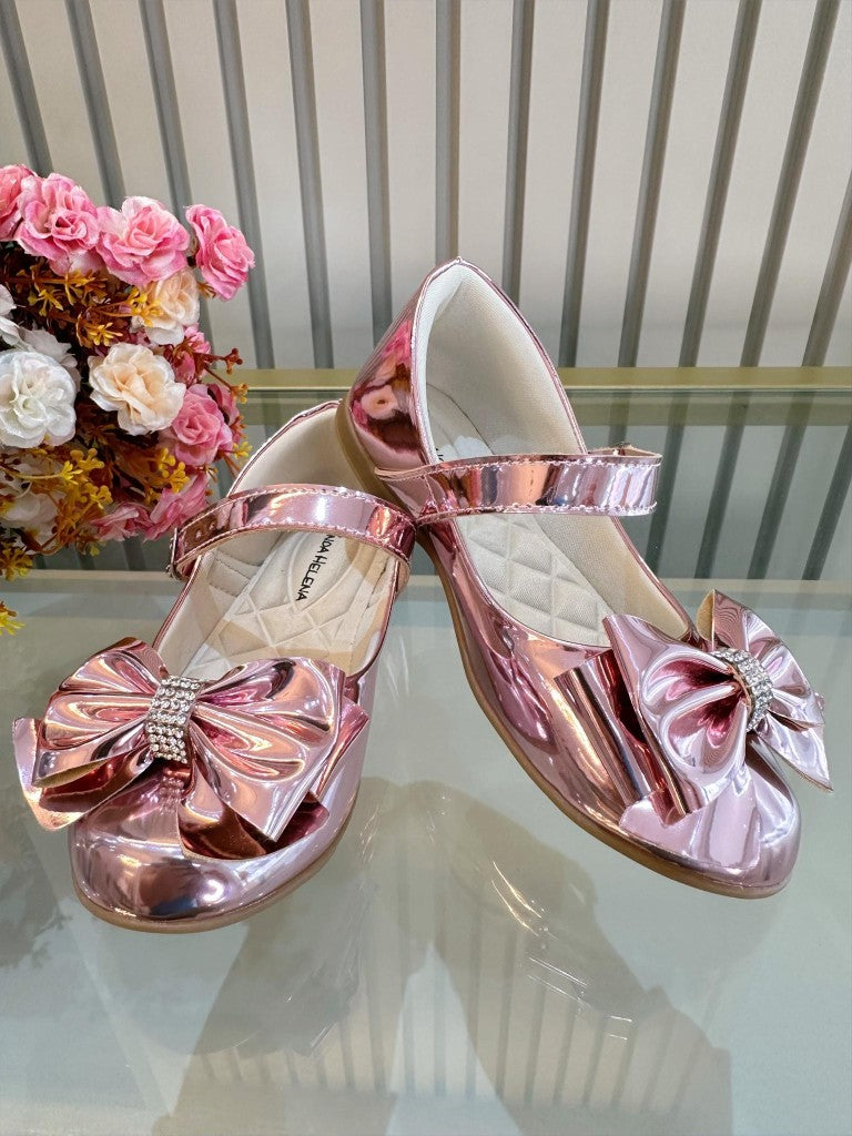 Zapato rosa metalizado de lujo con lazo y pedrería