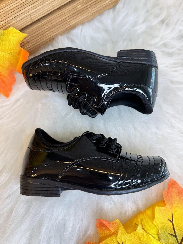 Zapatos de vestir negros de charol con cordones para niño