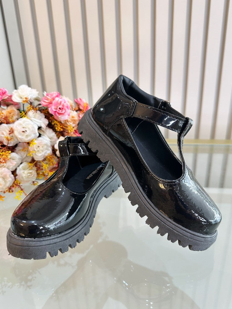 Zapatos de fiesta de charol negro para niños