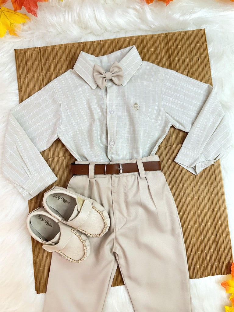 Conjunto Infantil: Camisa de Rayas y Pantalón Beige con Cinturón