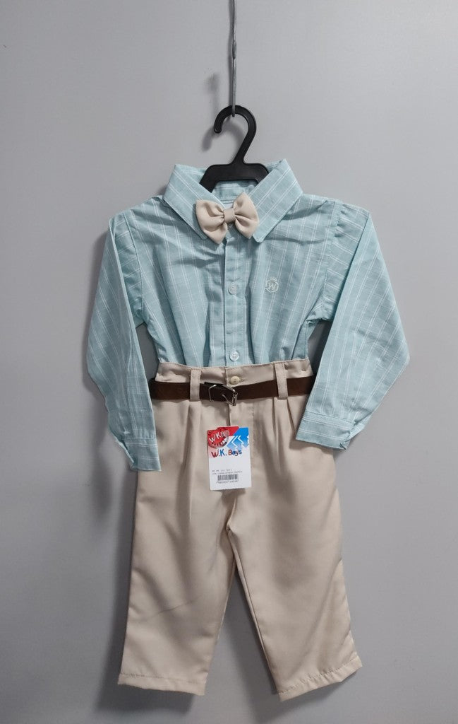 Conjunto Infantil: Camisa de Rayas Verdes y Pantalón Beige con Cinturón