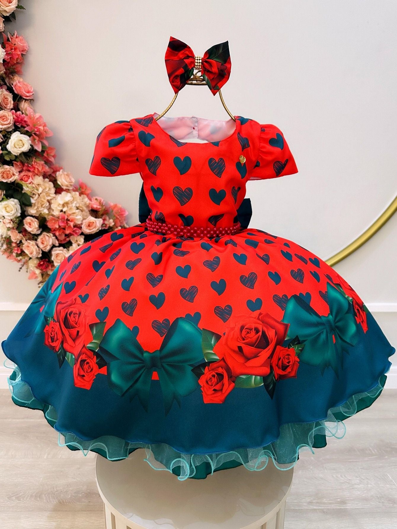 Vestido infantil rojo con lazo de corazones y rosas para fiestas
