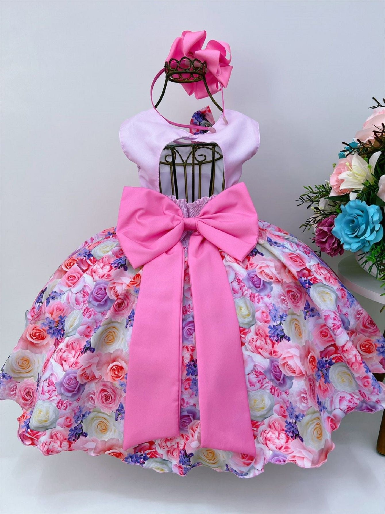 Vestido infantil con estampado floral rosa, lazo y cinturón de perlas de lujo