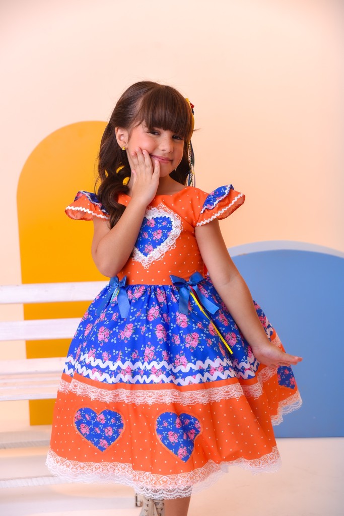 Vestido infantil naranja colorido para fiesta de junio