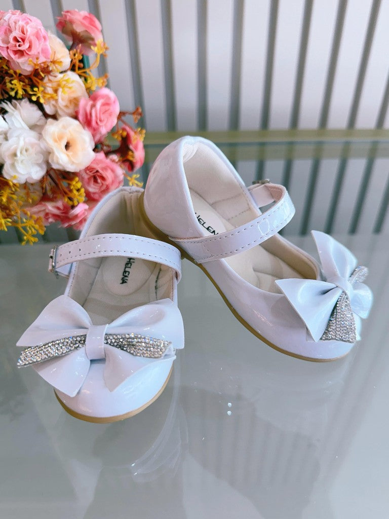 Zapato de charol blanco con aplique de lazo de diamantes de imitación de lujo