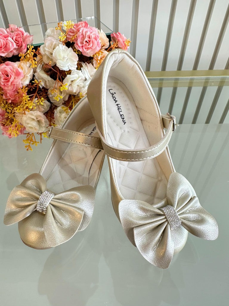 Zapato de tacón dorado mate con lazo y aplique de diamantes de imitación