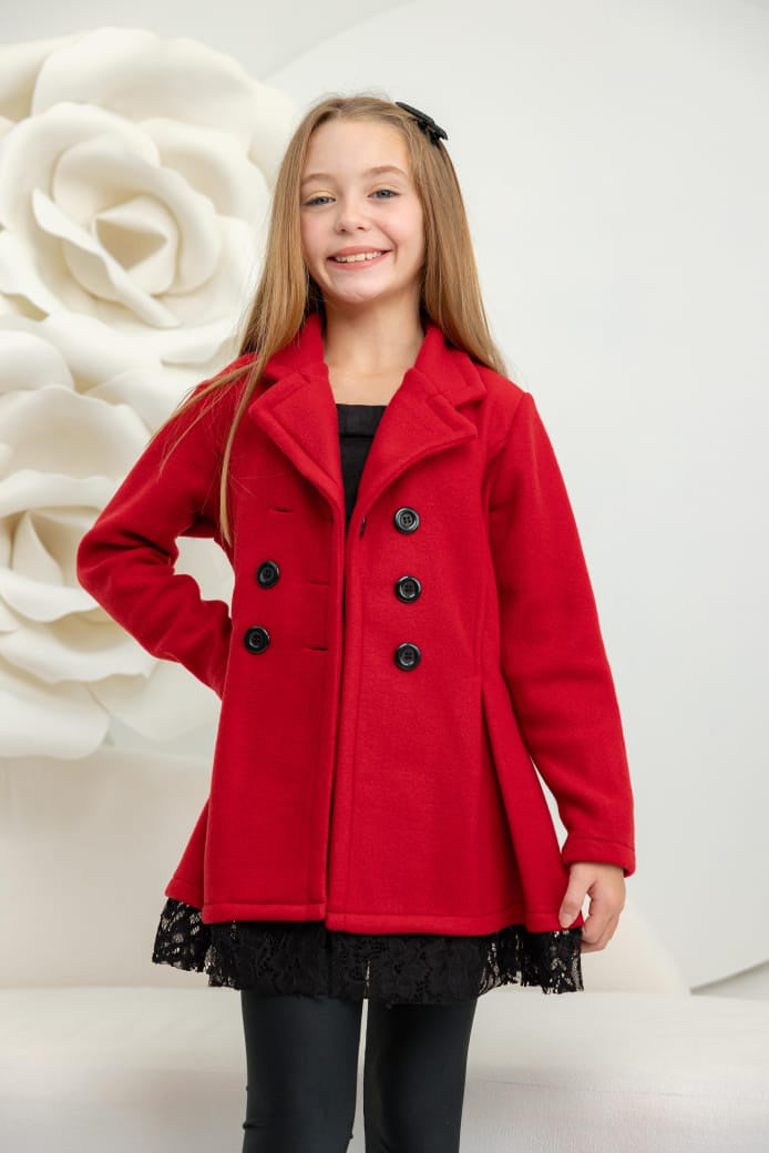 Abrigo infantil de encaje suave con botón rojo
