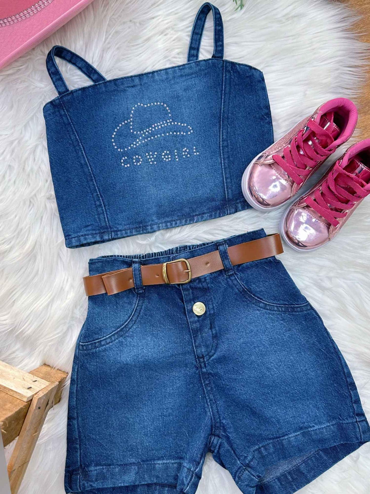 Conjunto infantil de blusa boiadeira informal y pantalones vaqueros cortos