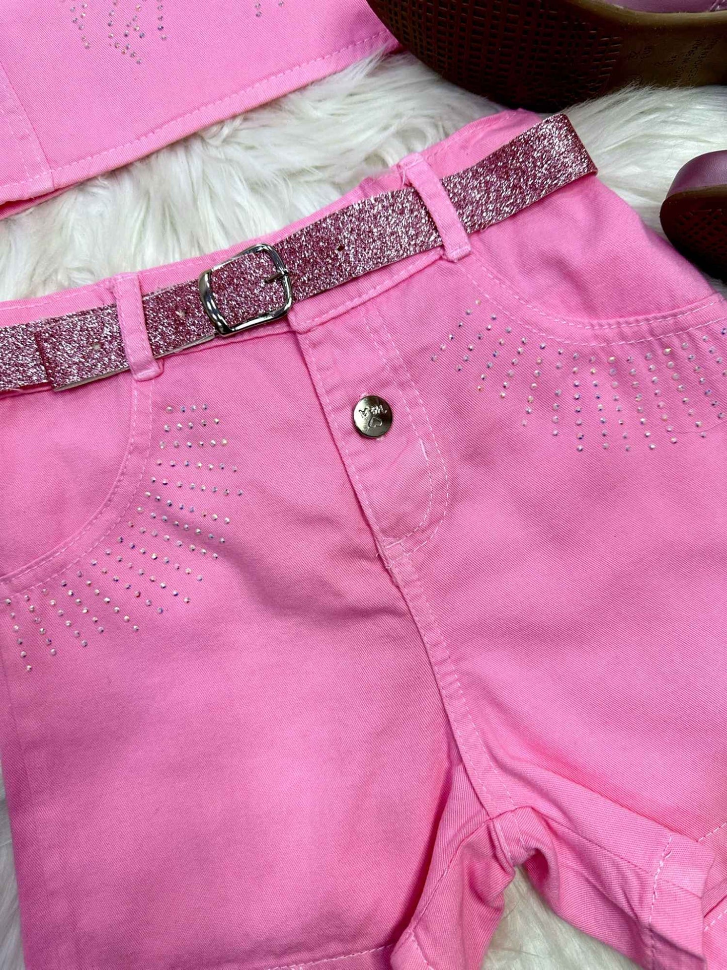 Conjunto infantil casual de blusa y pantalón corto de sarga rosa tipo boiadeira