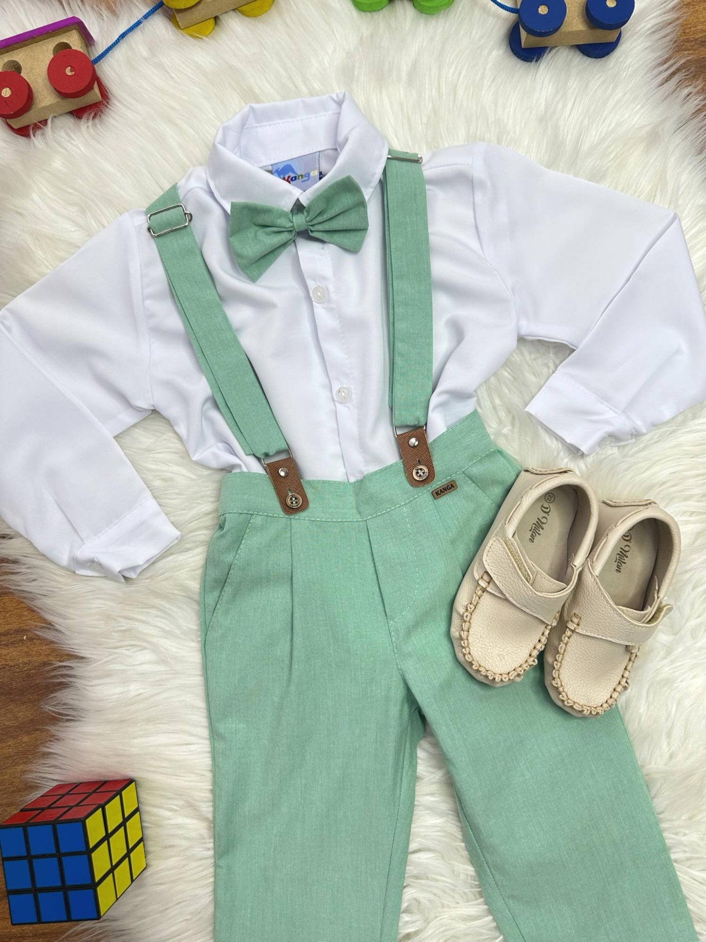 Conjunto Formal Camisa Blanca con Pantalón Corbata y Tirantes Verdes