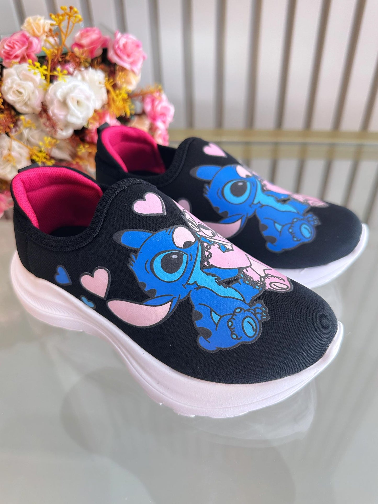 Zapatillas Easy-On para niña con temática de Lilo, Stitch y ángel en negro