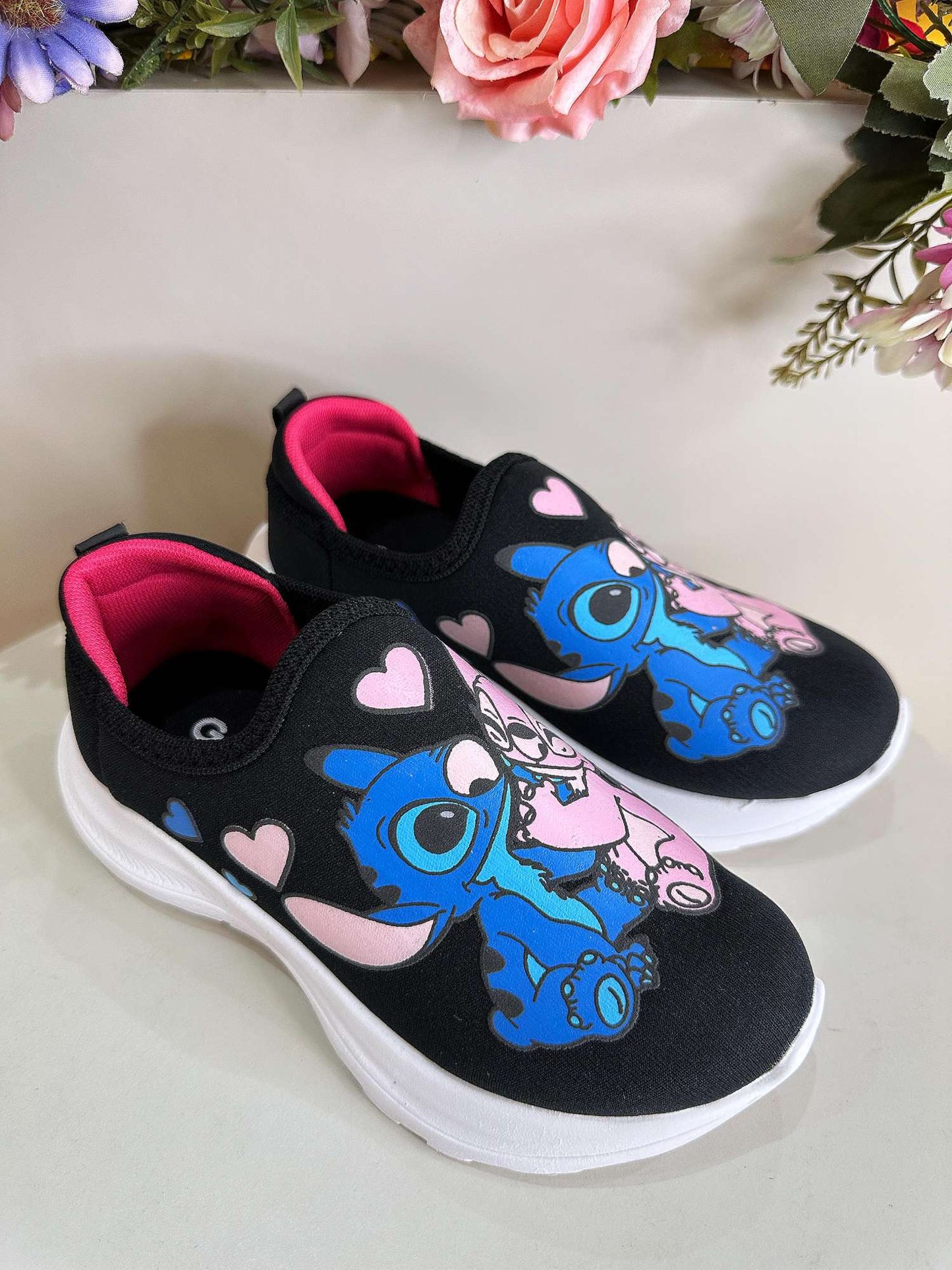 Zapatillas Easy-On para niña con temática de Lilo, Stitch y ángel en negro