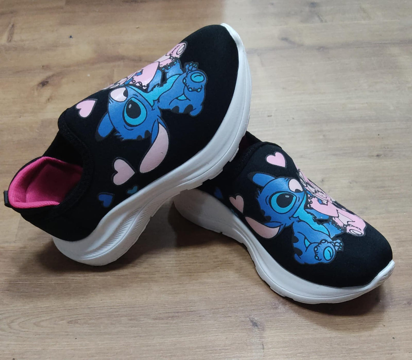 Zapatillas Easy-On para niña con temática de Lilo, Stitch y ángel en negro