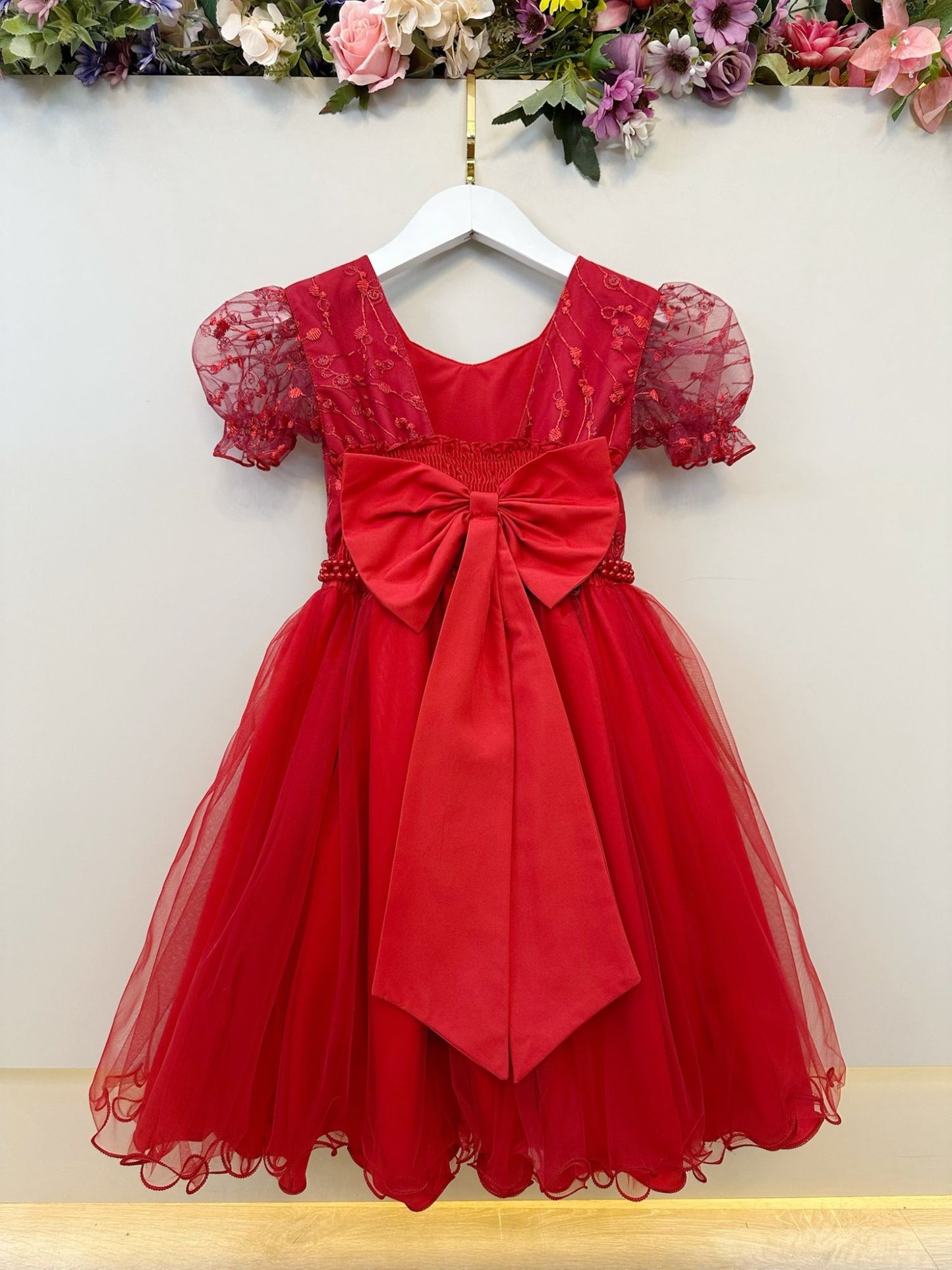 Vestido infantil rojo con busto y encaje para bodas