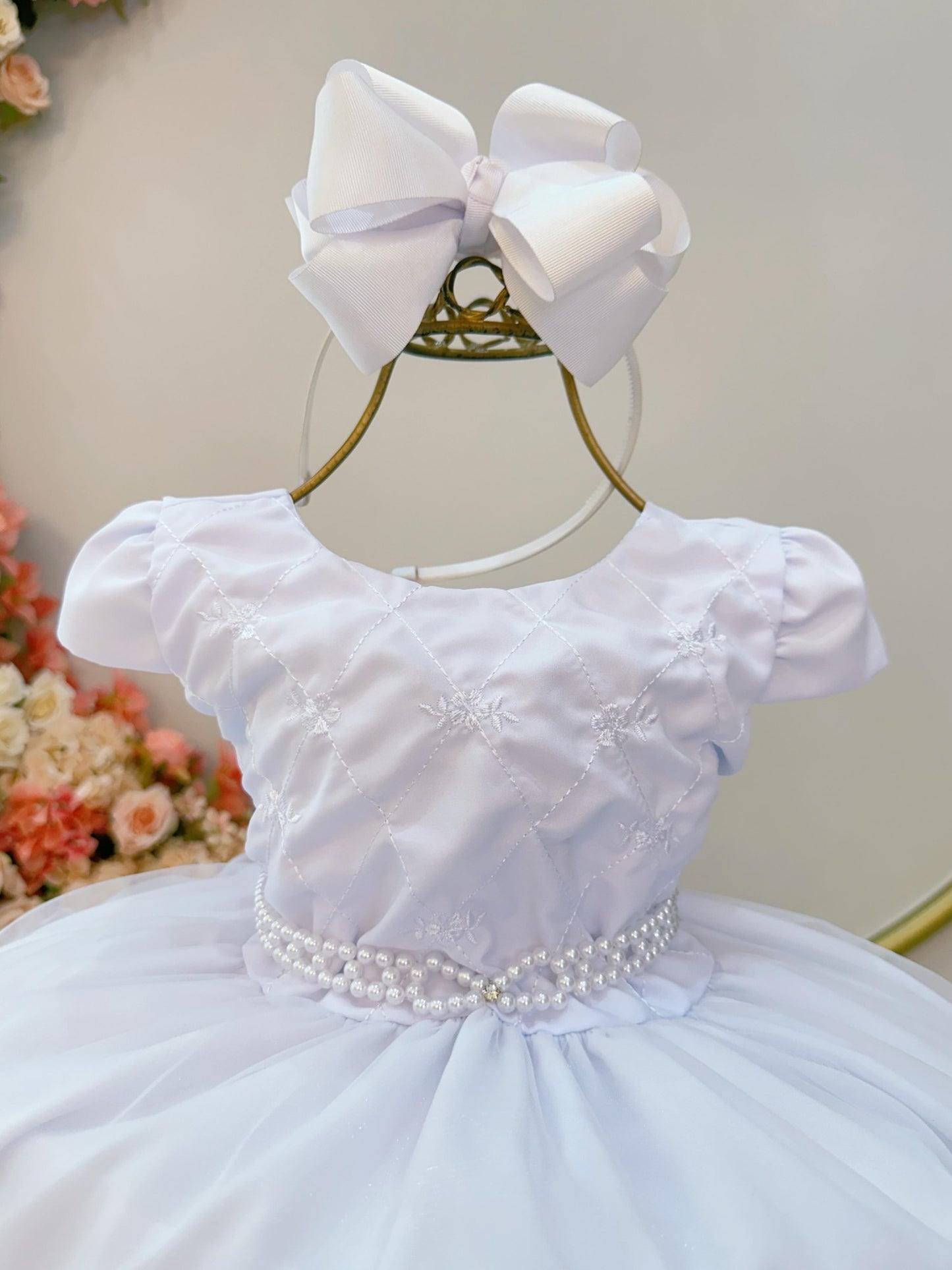 Vestido infantil blanco con busto y bordado de flores para fiesta