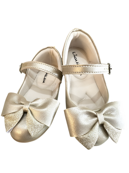 Zapato dorado mate con aplique de lazo de lujo