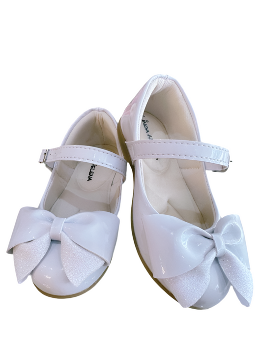 Zapato de lujo de charol blanco con aplique de lazo 