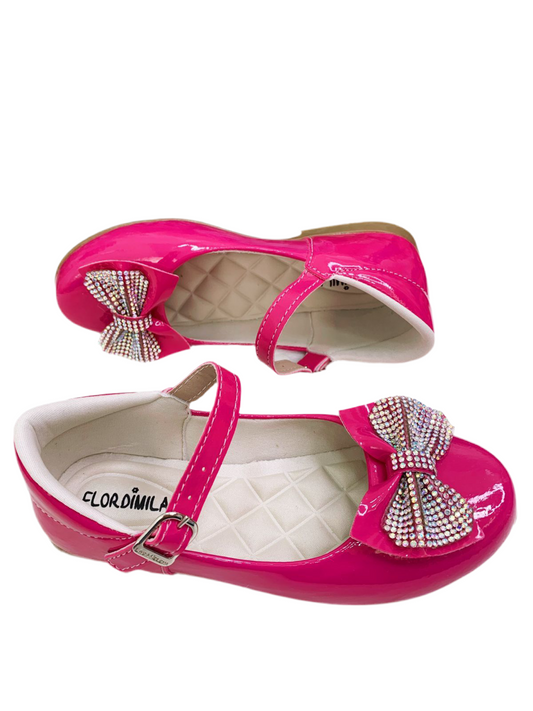 Zapatos de charol rosa con lazo y aplique de diamantes de imitación 