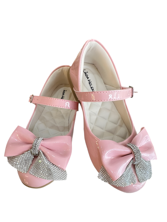 Zapato infantil de charol rosa con aplique de lazo de diamantes de imitación 