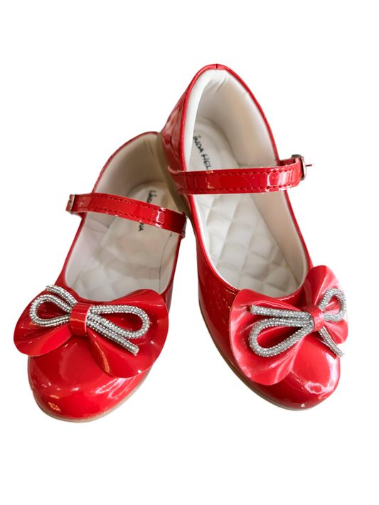 Zapatos infantiles de charol rojo con lazo y aplique de pedrería