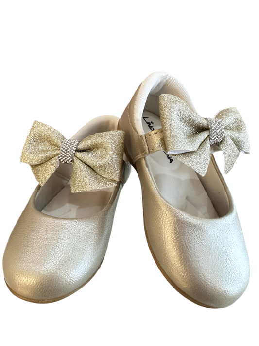 Zapato de bautizo dorado mate con lazo y pedrería