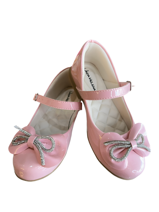 Zapatos infantiles de charol rosa con lazo y aplique de pedrería 